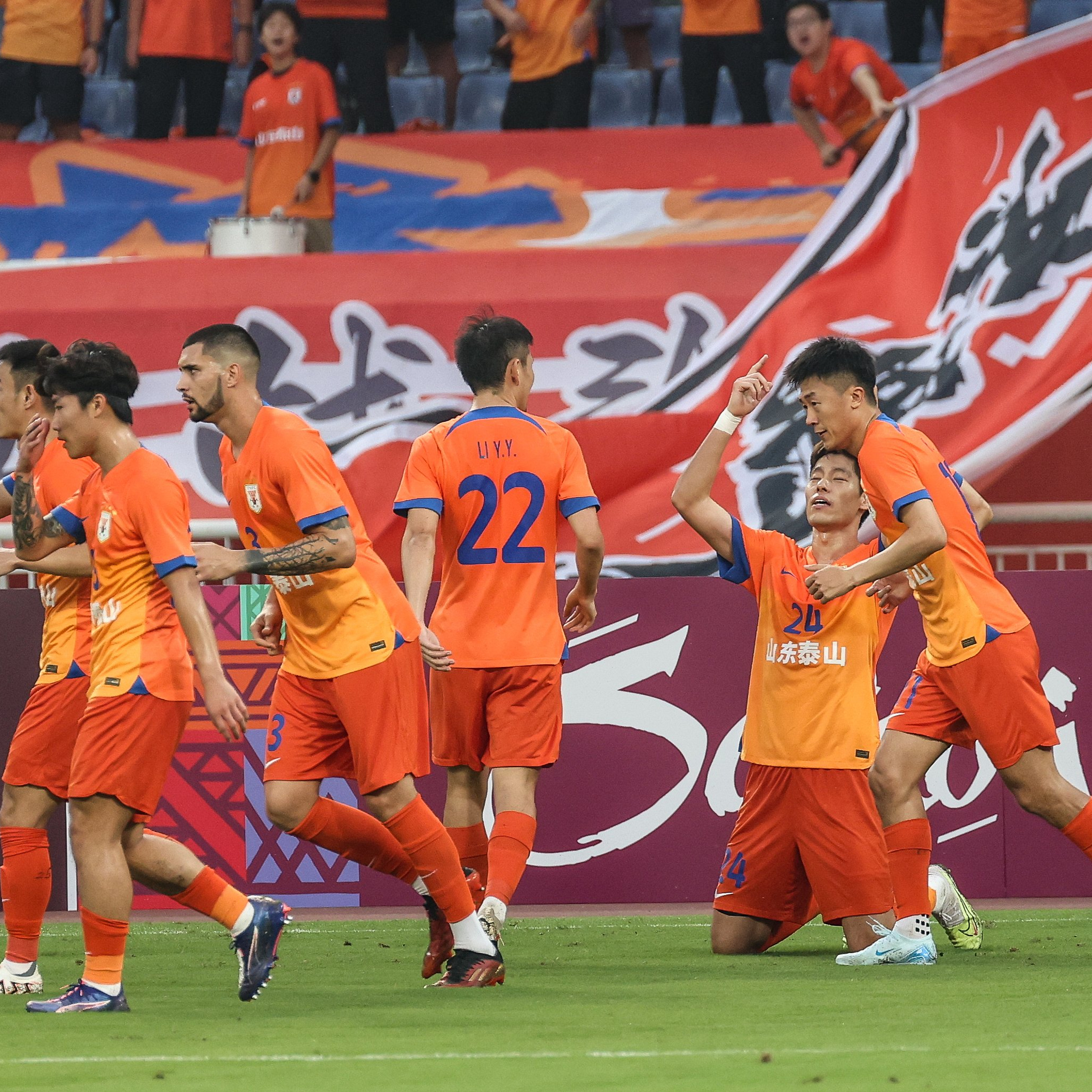 开云官方app下载 -包含风云突变上海海港赛前豪取连胜，亚冠版图或变，管理层满意，训练强度明显提升的词条